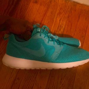 Nike Turquoise Roshe Run